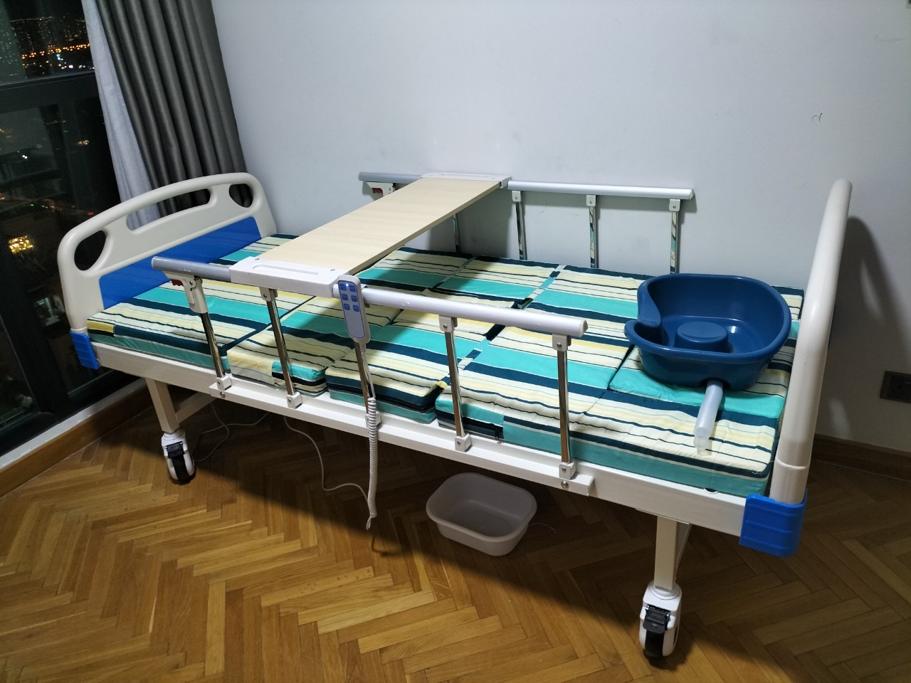 Giường y tế ở quận Bình tân